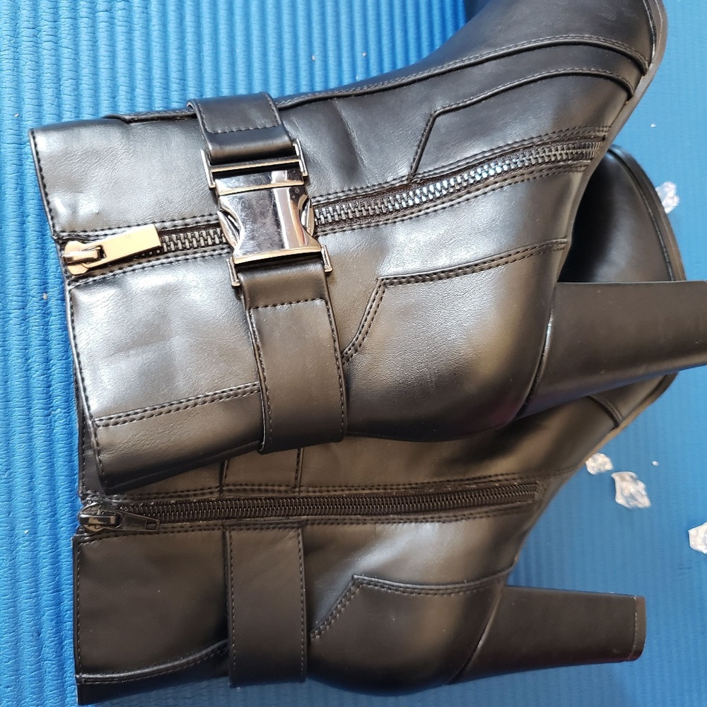 Boots - Picture 4 of 6